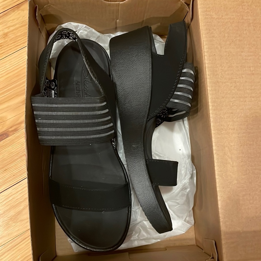 Sketchers Arch Fit Wedge Sandal